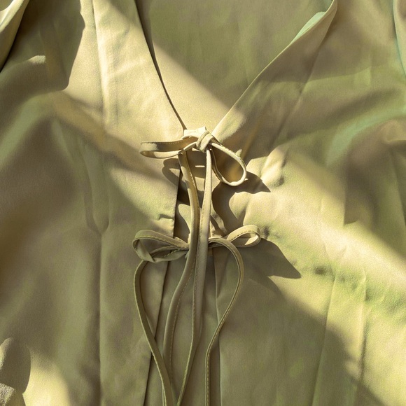 Woman’s Tie Front V Neck Blouse. - Picture 2 of 4